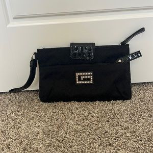 Guess clutch